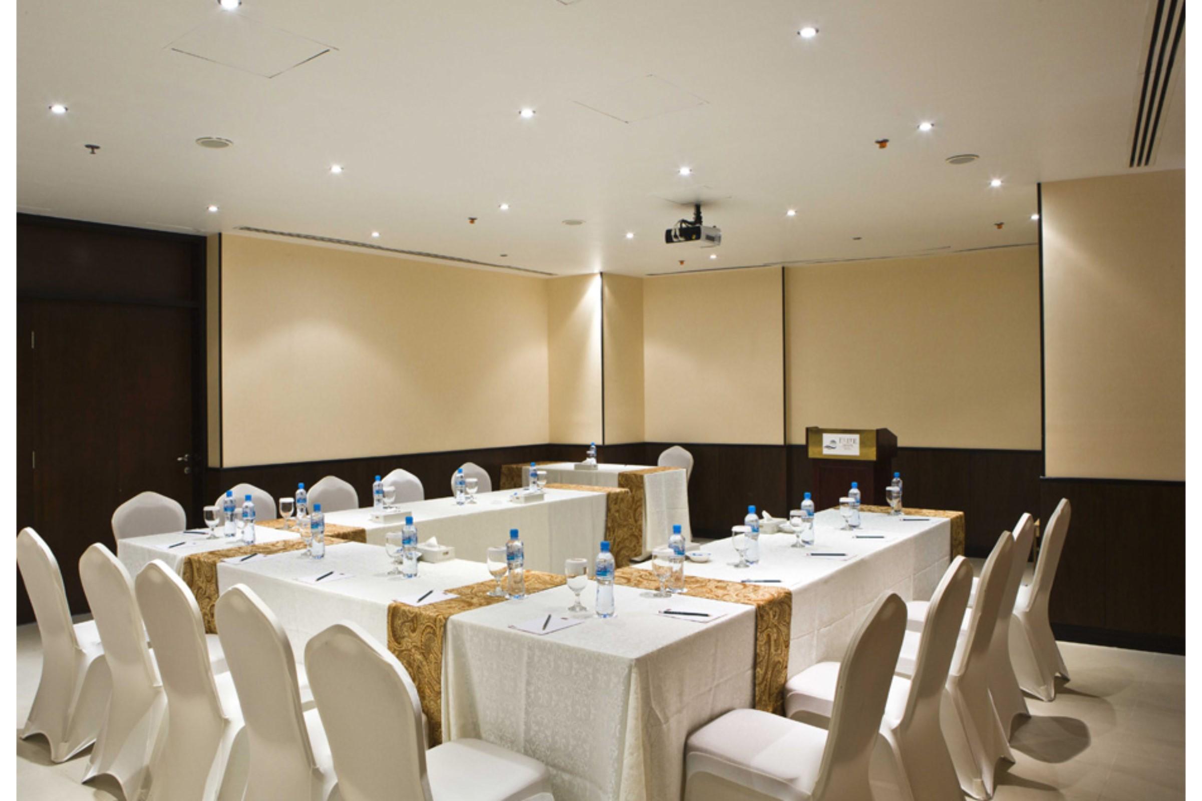 Elite Crystal Hotel Manama Exterior photo
